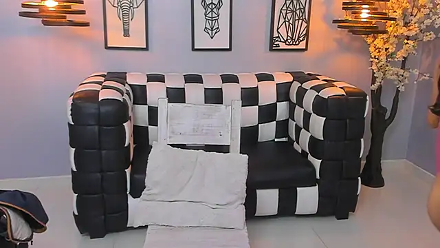 Snapshot of SARAFOXX_ chatting on December 7, 1:36 am SARAFOXX online show from December 7, 1:36 am