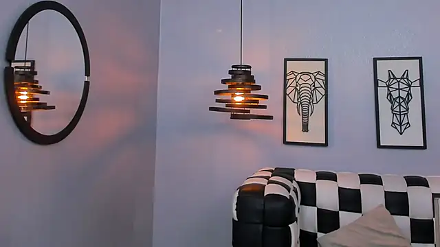 Snapshot of SARAFOXX_ chatting on December 11, 11:41 am SARAFOXX online show from December 11, 11:41 am