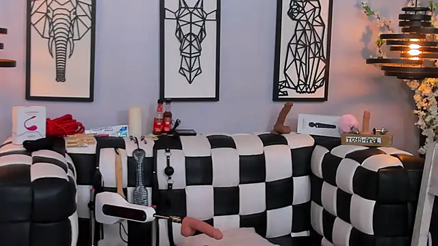 Snapshot of SARAFOXX_ chatting on December 19, 5:50 pm SARAFOXX online show from December 19, 5:50 pm