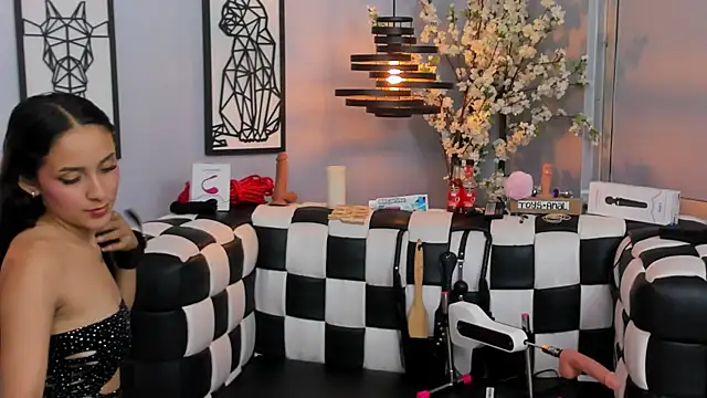 Snapshot of SARAFOXX_ chatting on December 21, 2:47 pm SARAFOXX online show from December 21, 2:47 pm