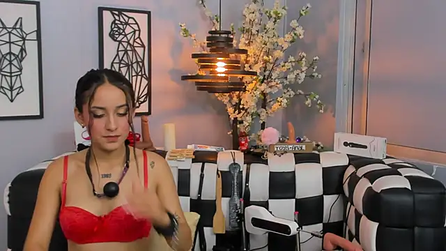 Snapshot of SARAFOXX_ chatting on December 22, 2:49 pm SARAFOXX online show from December 22, 2:49 pm