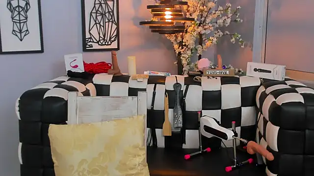 Snapshot of SARAFOXX_ chatting on December 22, 5:53 pm SARAFOXX online show from December 22, 5:53 pm