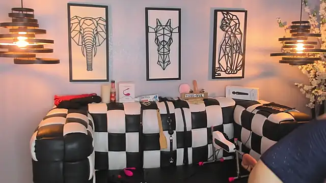 Snapshot of SARAFOXX_ chatting on January 4, 2:35 pm SARAFOXX online show from January 4, 2:35 pm