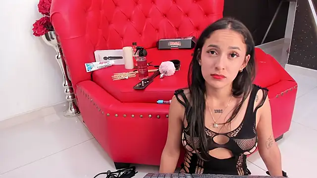 Snapshot of SARAFOXX_ chatting on February 20, 5:51 pm SARAFOXX online show from February 20, 5:51 pm