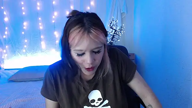 Snapshot of mixie_cute chatting on December 4, 1:58 am mixie cute online show from December 4, 1:58 am