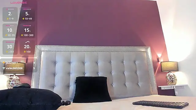 Snapshot of IssyRosse chatting on October 29, 1:46 pm IssyRosse online show from October 29, 1:46 pm