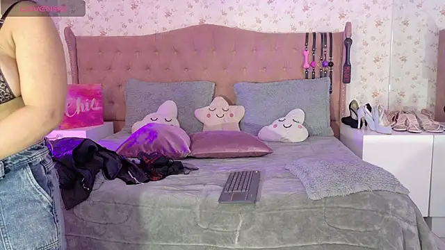 AvrillThomas online show from January 24, 3:13 pm