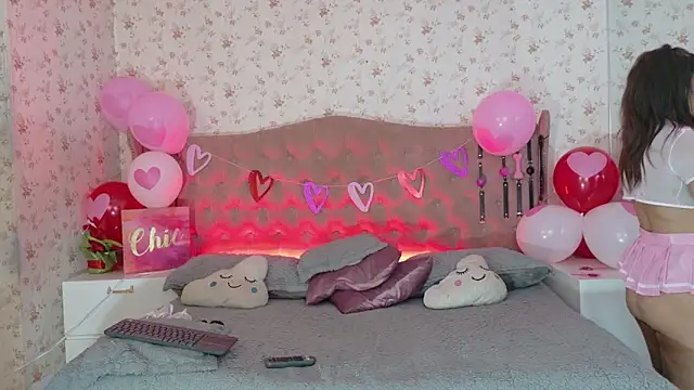 AvrillThomas online show from February 14, 7:02 pm