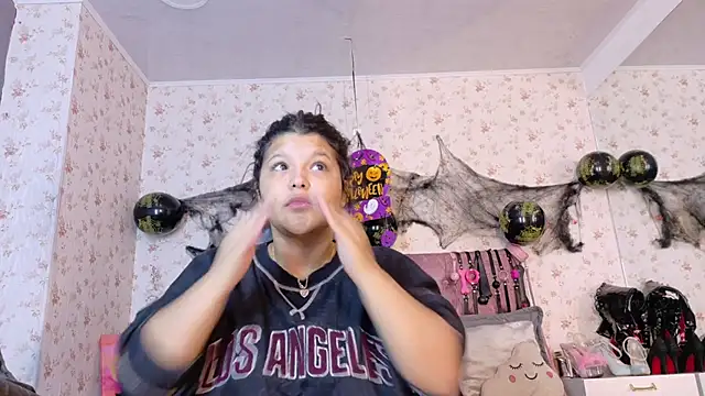 AvrillThomas online show from October 23, 3:33 pm