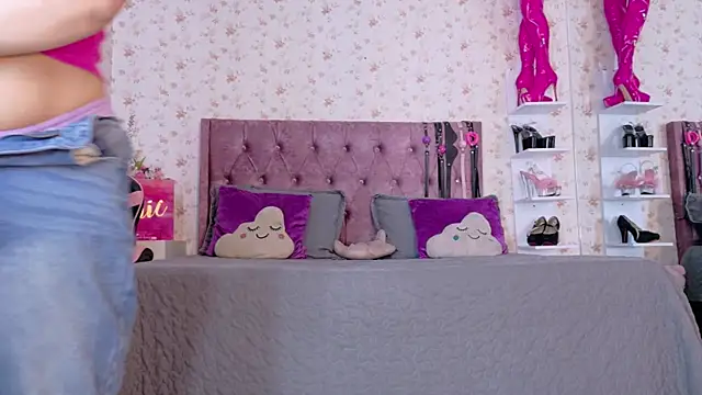 AvrillThomas online show from March 23, 7:07 pm