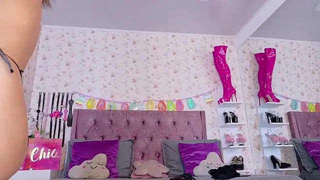 AvrillThomas online show from March 30, 7:15 pm