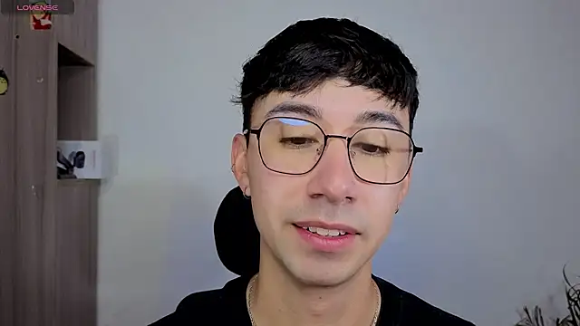 Snapshot of cameron_cum chatting on October 18, 2:29 pm cameron cum online show from October 18, 2:29 pm