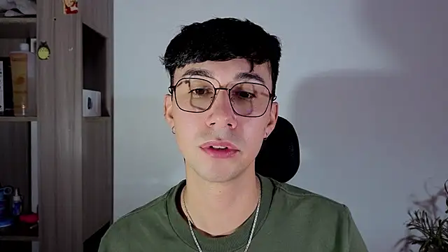 Snapshot of cameron_cum chatting on October 20, 9:15 pm cameron cum online show from October 20, 9:15 pm