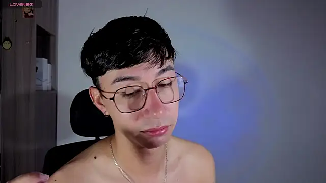 Snapshot of cameron_cum chatting on October 29, 11:01 am cameron cum online show from October 29, 11:01 am