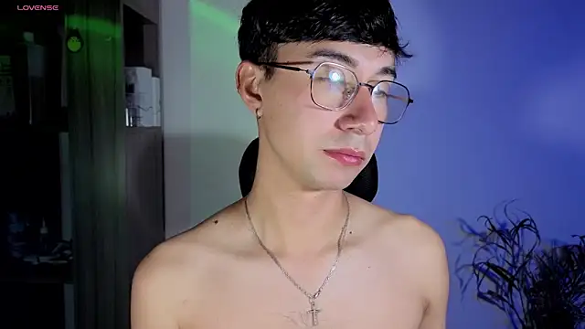 Snapshot of cameron_cum chatting on October 30, 11:11 am cameron cum online show from October 30, 11:11 am