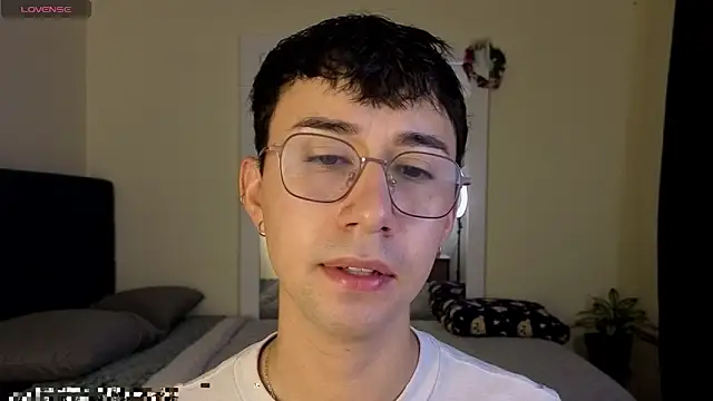 Snapshot of cameron_cum chatting on March 2, 11:06 am cameron cum online show from March 2, 11:06 am