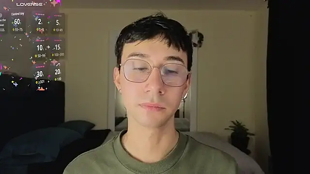Snapshot of cameron_cum chatting on March 9, 8:40 am cameron cum online show from March 9, 8:40 am