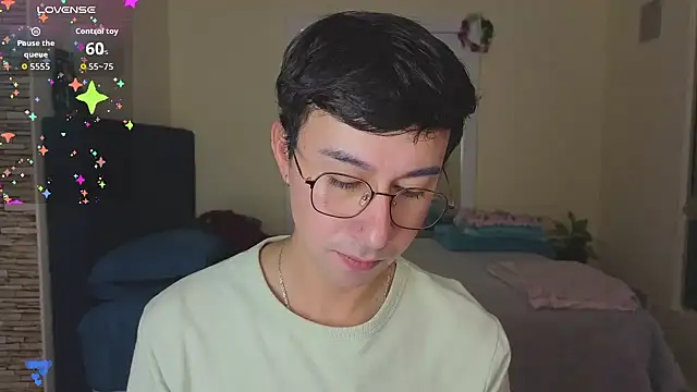 Snapshot of cameron_cum chatting on April 8, 10:04 am cameron cum online show from April 8, 10:04 am