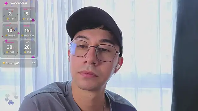 Snapshot of cameron_cum chatting on May 11, 4:04 pm cameron cum online show from May 11, 4:04 pm