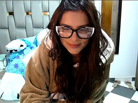 lindacutferrer online show from May 15, 11:45 pm