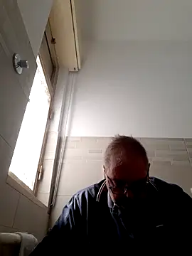 Snapshot of bluangelo chatting on November 6, 10:05 am bluangelo online show from November 6, 10:05 am