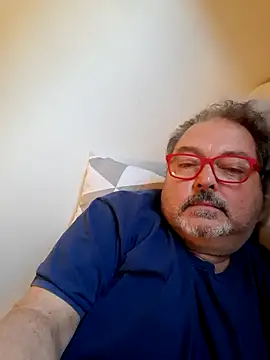 Snapshot of bluangelo chatting on March 11, 1:39 pm bluangelo online show from March 11, 1:39 pm