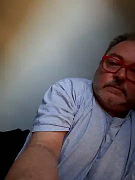 Snapshot of bluangelo chatting on April 15, 12:23 pm bluangelo online show from April 15, 12:23 pm