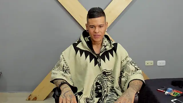 Snapshot of jamesinked_ chatting on December 19, 5:18 pm jamesinked  online show from December 19, 5:18 pm