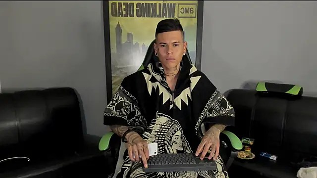 Snapshot of jamesinked_ chatting on December 20, 4:31 am jamesinked  online show from December 20, 4:31 am