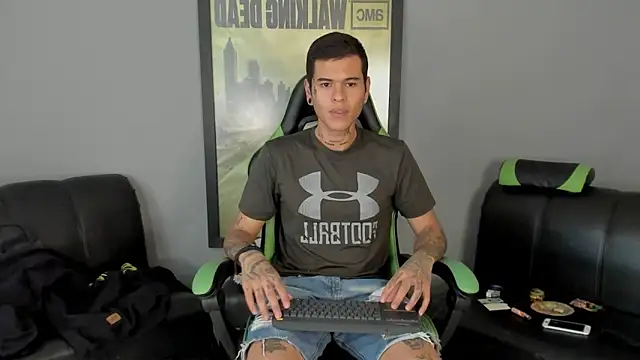 Snapshot of jamesinked_ chatting on February 12, 6:51 pm jamesinked  online show from February 12, 6:51 pm