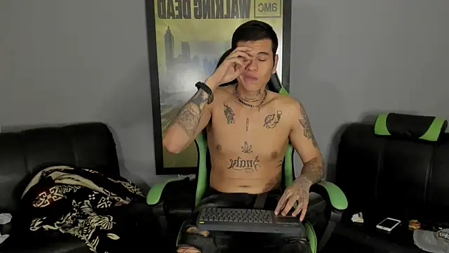 Snapshot of jamesinked_ chatting on February 16, 1:25 am jamesinked  online show from February 16, 1:25 am