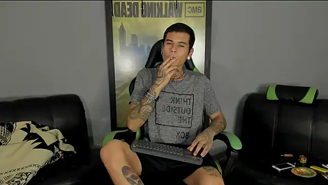 Snapshot of jamesinked_ chatting on February 24, 9:52 pm jamesinked  online show from February 24, 9:52 pm