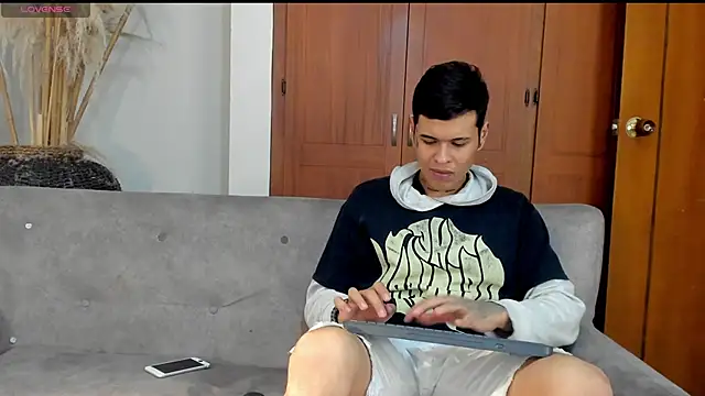 Snapshot of jamesinked_ chatting on October 28, 1:20 am jamesinked  online show from October 28, 1:20 am