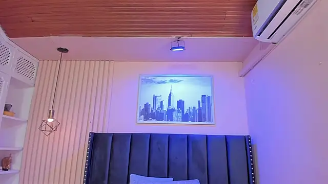 Snapshot of viiolett_lee chatting on September 19, 9:37 pm viiolett lee online show from September 19, 9:37 pm