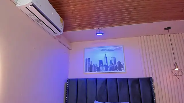 Snapshot of viiolett_lee chatting on September 23, 8:56 pm viiolett lee online show from September 23, 8:56 pm