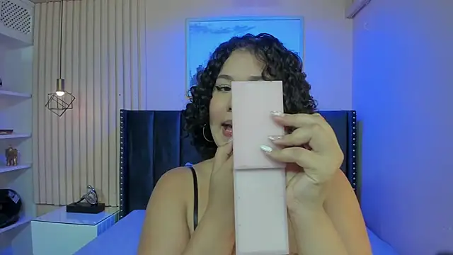 Snapshot of viiolett_lee chatting on October 17, 9:50 pm viiolett lee online show from October 17, 9:50 pm