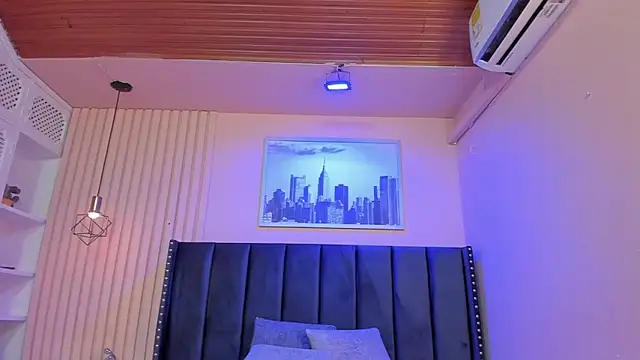 Snapshot of viiolett_lee chatting on October 26, 8:15 pm viiolett lee online show from October 26, 8:15 pm