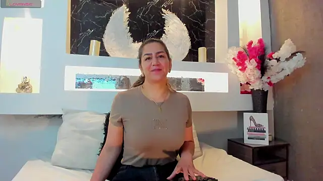 Snapshot of Cinthya_mjs chatting on October 11, 12:04 pm Cinthya mjs online show from October 11, 12:04 pm