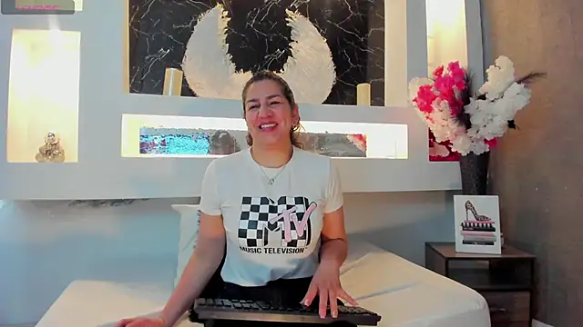 Snapshot of Cinthya_mjs chatting on October 17, 12:08 pm Cinthya mjs online show from October 17, 12:08 pm