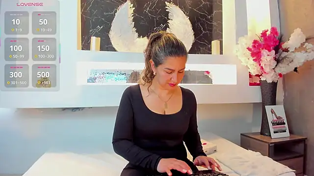 Snapshot of Cinthya_mjs chatting on October 25, 12:13 pm Cinthya mjs online show from October 25, 12:13 pm