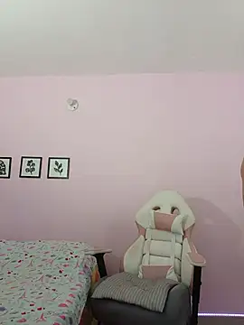 Snapshot of sophie_pazz chatting on May 21, 10:06 pm sophie pazz online show from May 21, 10:06 pm