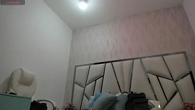 Snapshot of Victoriaa_millers chatting on February 15, 7:10 pm Victoriaa millers online show from February 15, 7:10 pm