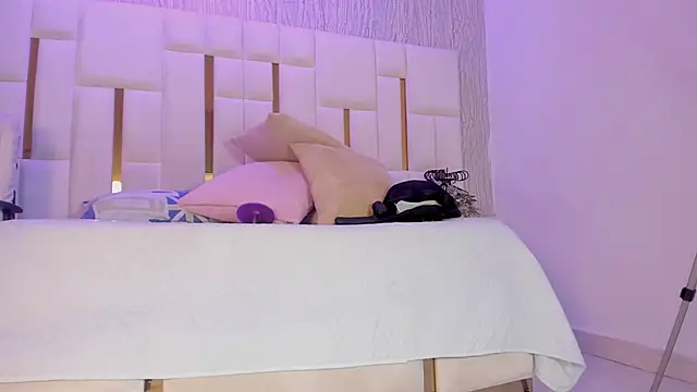 Snapshot of Victoriaa_millers chatting on May 5, 7:11 pm Victoriaa millers online show from May 5, 7:11 pm