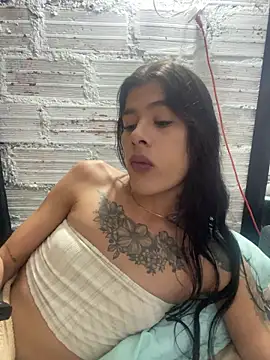 Snapshot of daniigarcia chatting on March 27, 1:44 am daniigarcia online show from March 27, 1:44 am