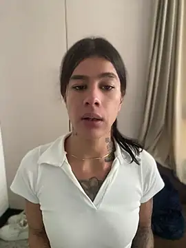 Snapshot of daniigarcia chatting on April 17, 10:13 pm daniigarcia online show from April 17, 10:13 pm