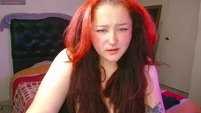 Snapshot of megan_owo chatting on February 1, 3:30 am megan owo online show from February 1, 3:30 am