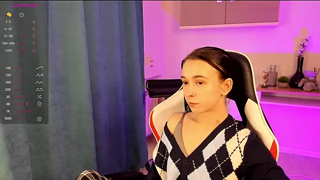 Snapshot of LilithStrangfor chatting on December 17, 11:17 am LilithStrangfor online show from December 17, 11:17 am