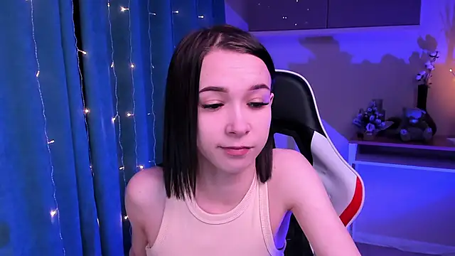 Snapshot of LilithStrangfor chatting on December 23, 8:25 pm LilithStrangfor online show from December 23, 8:25 pm