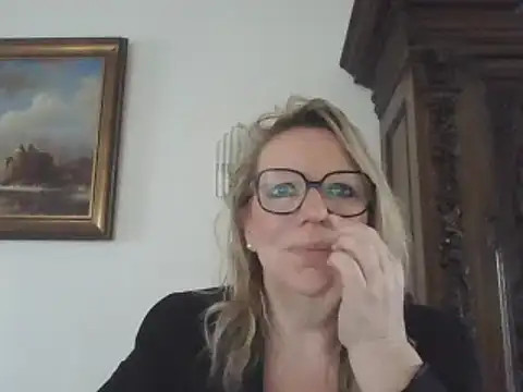 Silkesquirt online show from December 3, 9:33 am