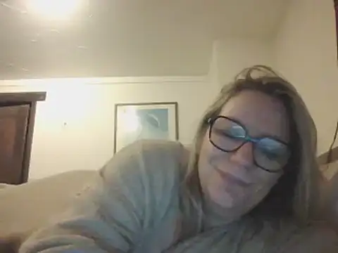 Silkesquirt online show from December 9, 5:41 pm